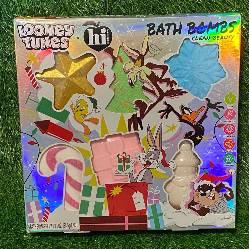 New in box Looney Tunes Bath Bomb Set Christmas